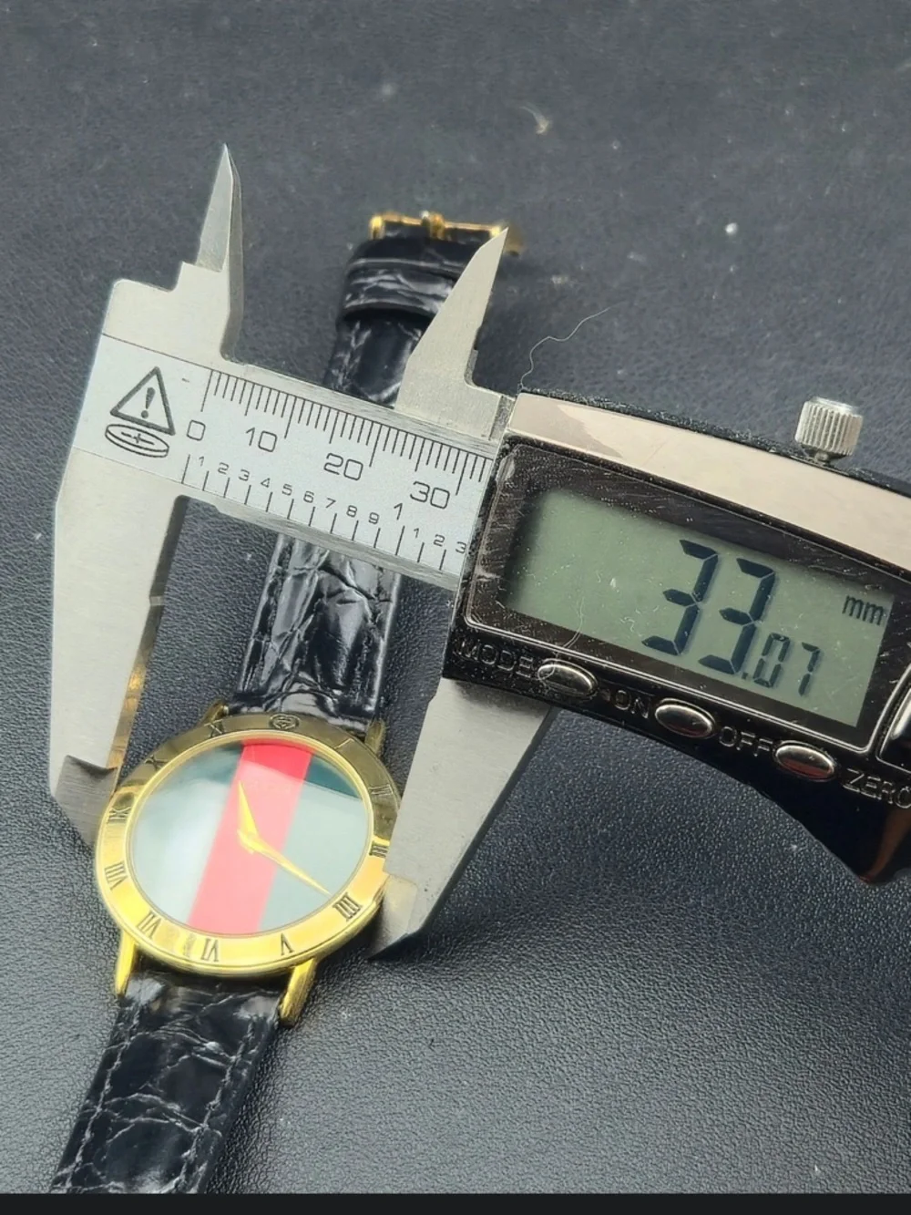 Vintage 3000.2.M Gucci Watch Gold Plated Green Red Sherry Line‎ Dial Roman Bezel